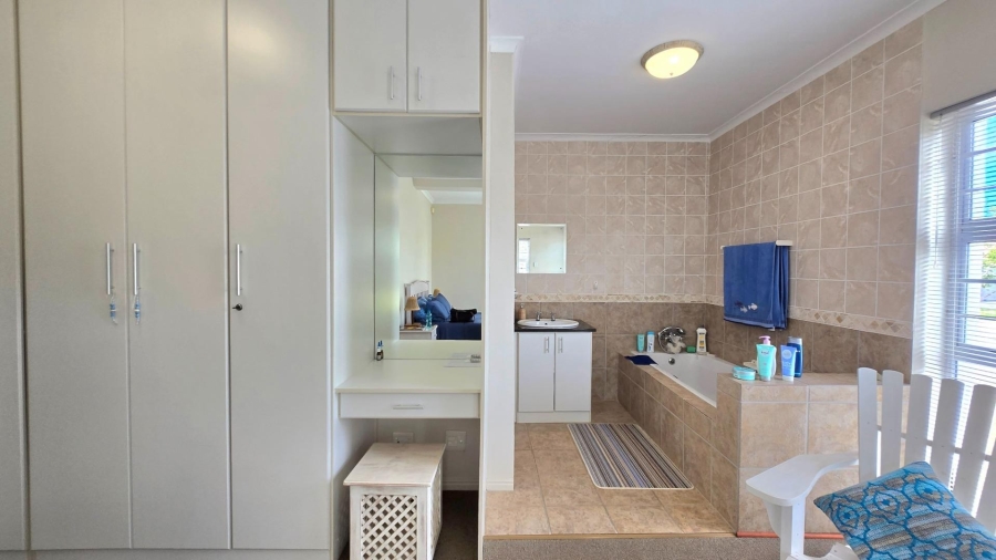 3 Bedroom Property for Sale in Franskraal Western Cape